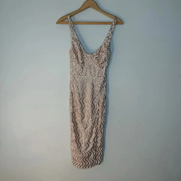 Hello Molly NWT Nude Rose Gold Bodycon Midi Dress Sz 2 Sequins Sweetheart - Picture 1 of 10